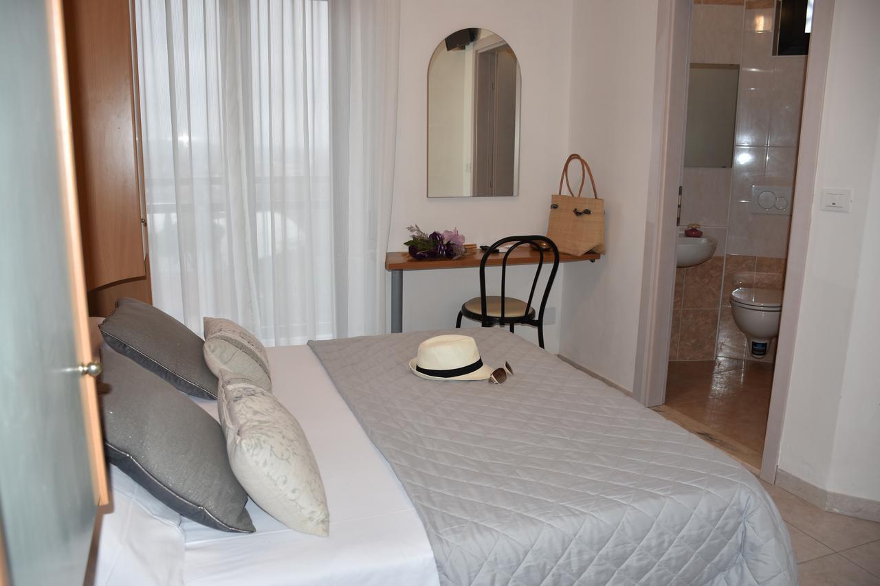 Hotel Gambrinus Ρίμινι Εξωτερικό φωτογραφία